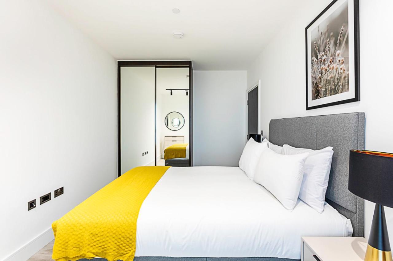 Icon Tower Flat Vii * London