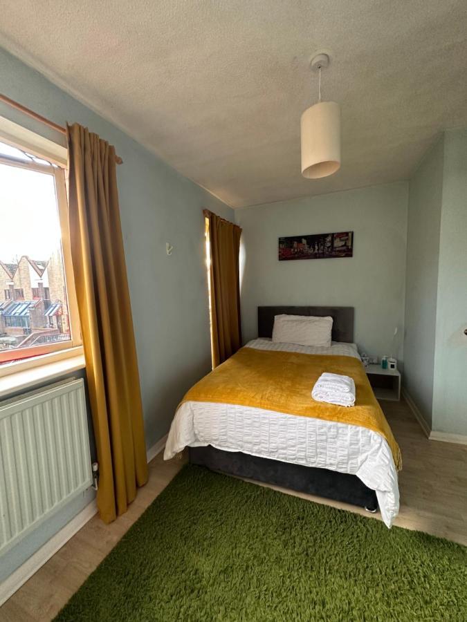 Cozy Private For Single Use Privatunterkunft London