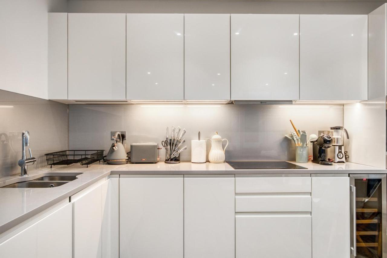 2 Bed 2 Bath Next To Nine Elms Station - Zone 1 Apartment *