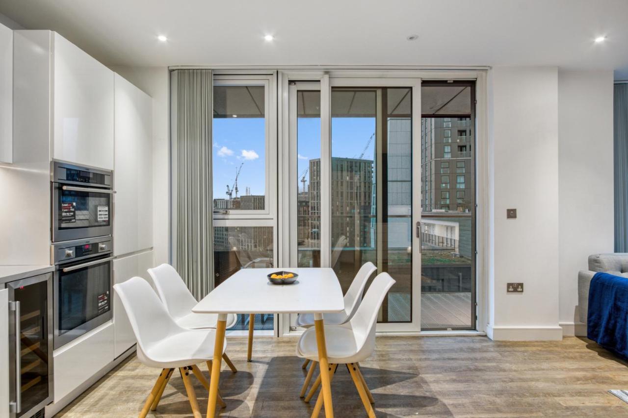 2 Bed 2 Bath Next To Nine Elms Station - Zone 1 *