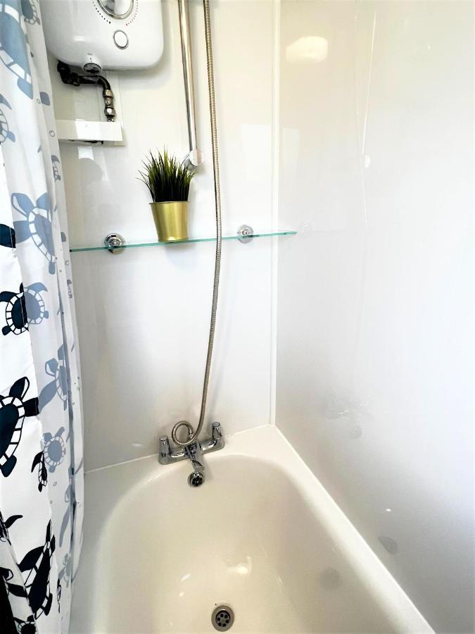 Guest house Stepney 17 Double Bedrooms