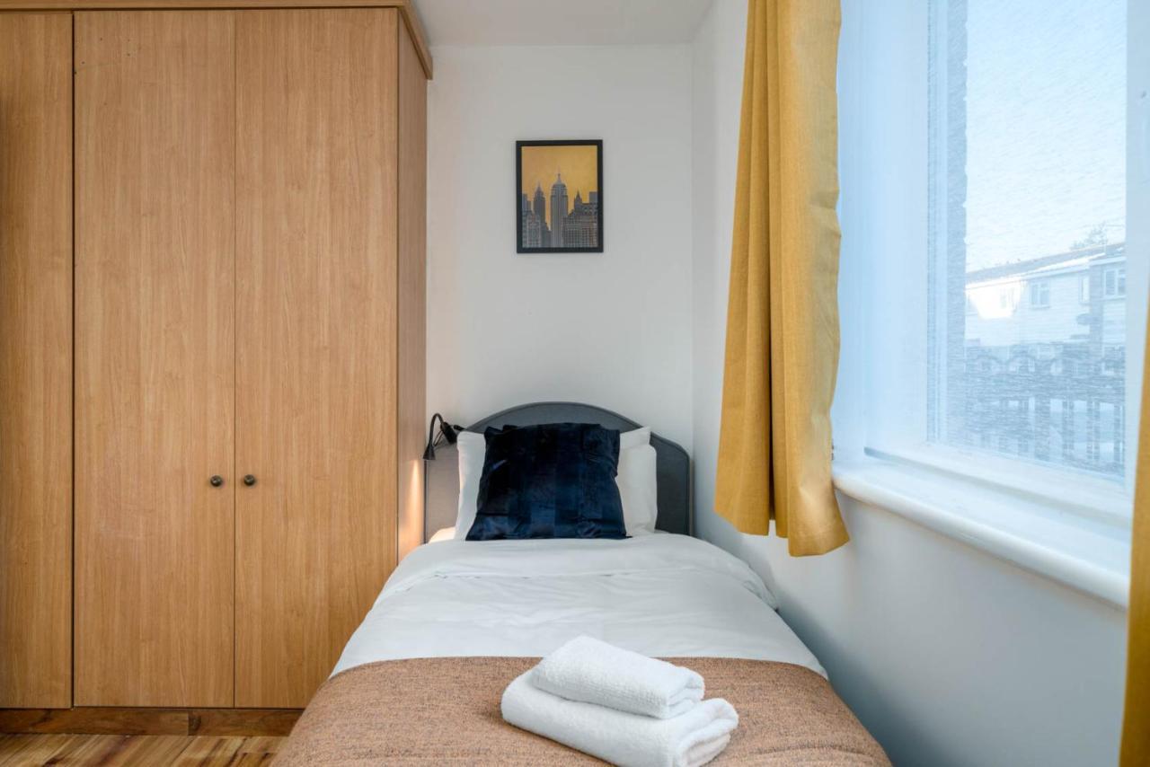 2 Bedroom Flat Near Excel Leilighet *