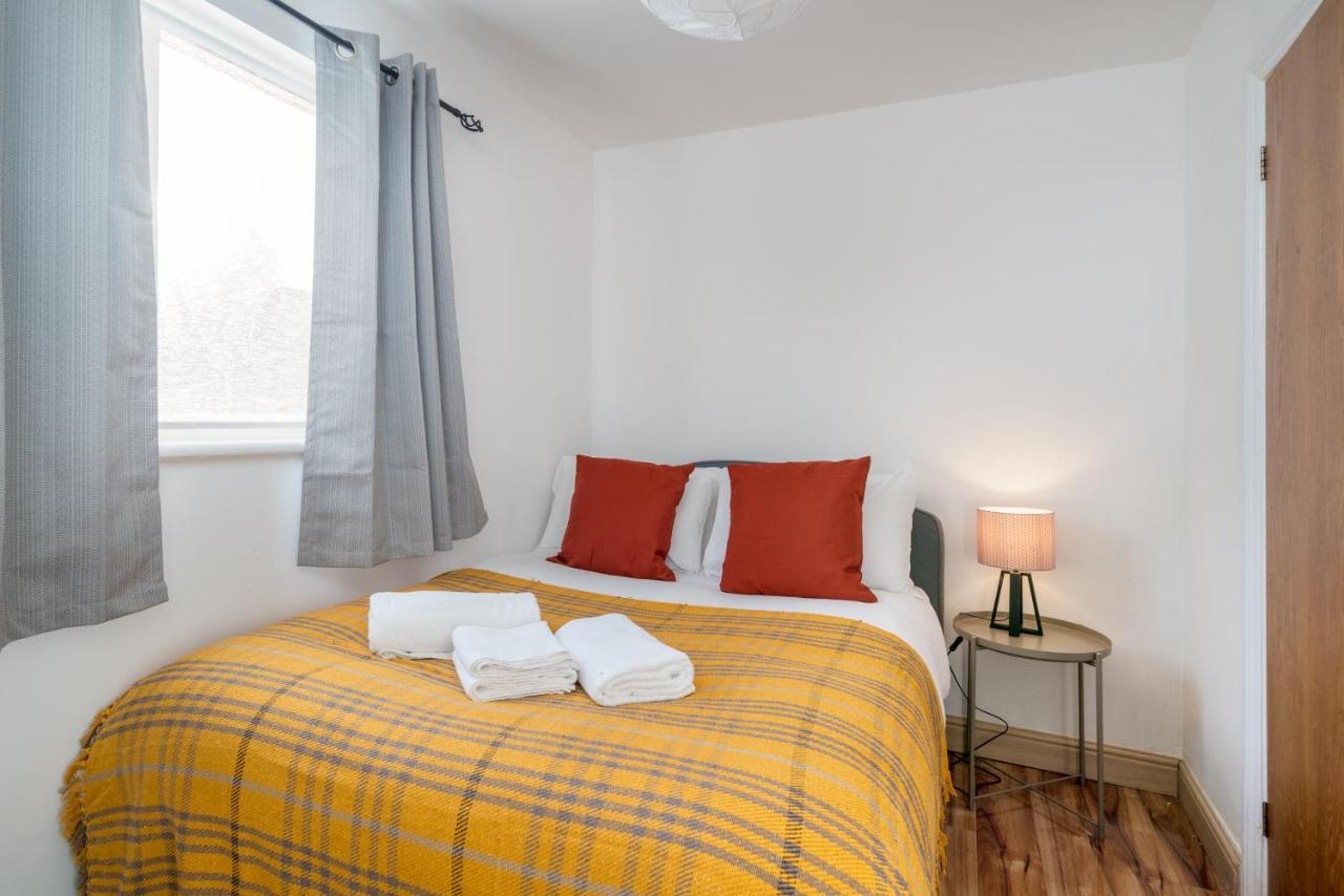 2 Bedroom Flat Near Excel Leilighet London