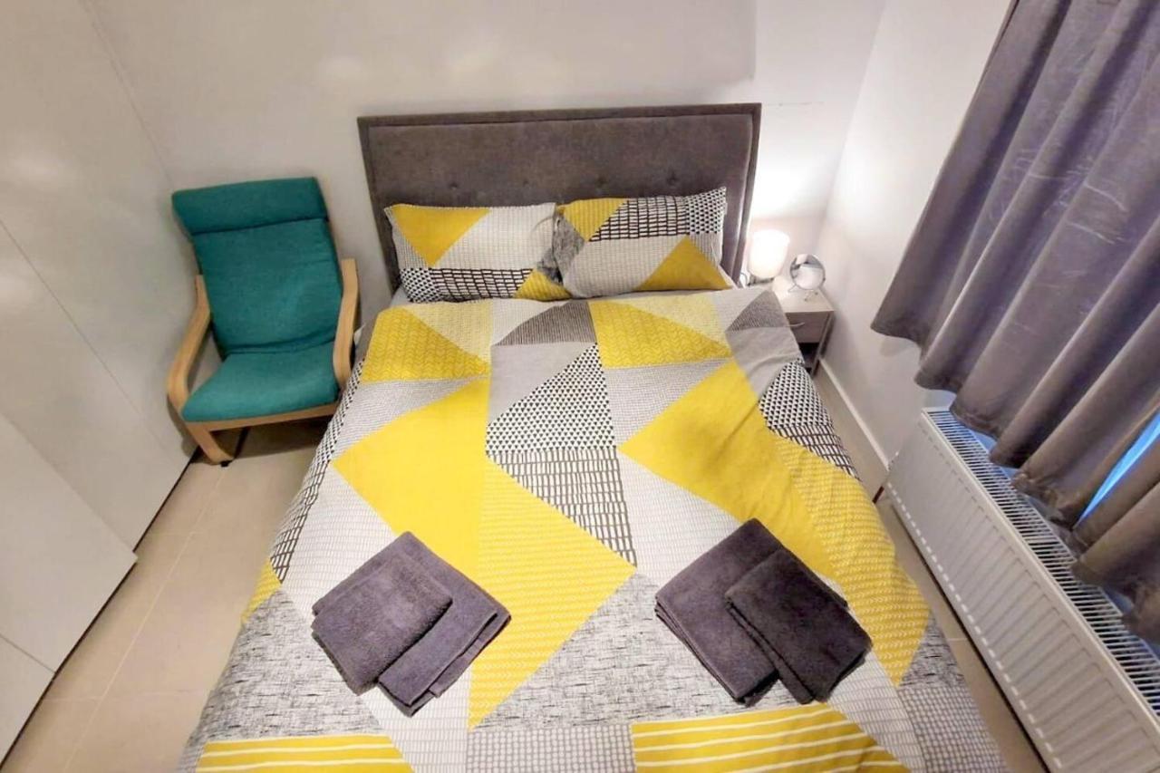Modern 3-bed House In Surrey Quays Holiday home London