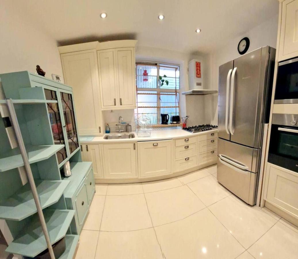 Modern 3-bed House In Surrey Quays Londen