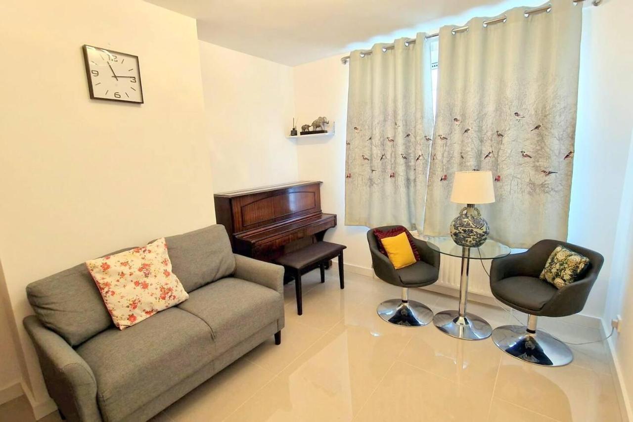 Modern 3-bed House In Surrey Quays Vakantiehuis Londen