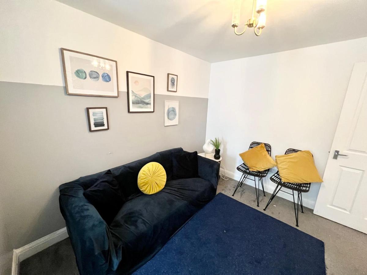 3 Cosy Homes Walking Distance To Mall With Parking Available To Book Separately 3 Bed House Or 1 Bed Or Ferienhaus *