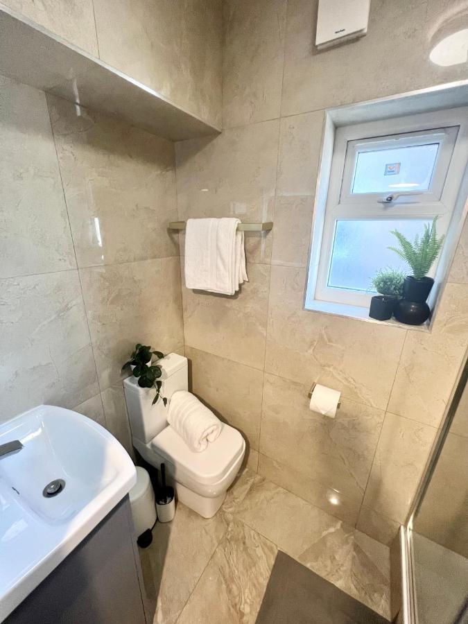Сasa de vacaciones 3 Cosy Homes Walking Distance To Mall With Parking Available To Book Separately 3 Bed House Or 1 Bed Or Londres
