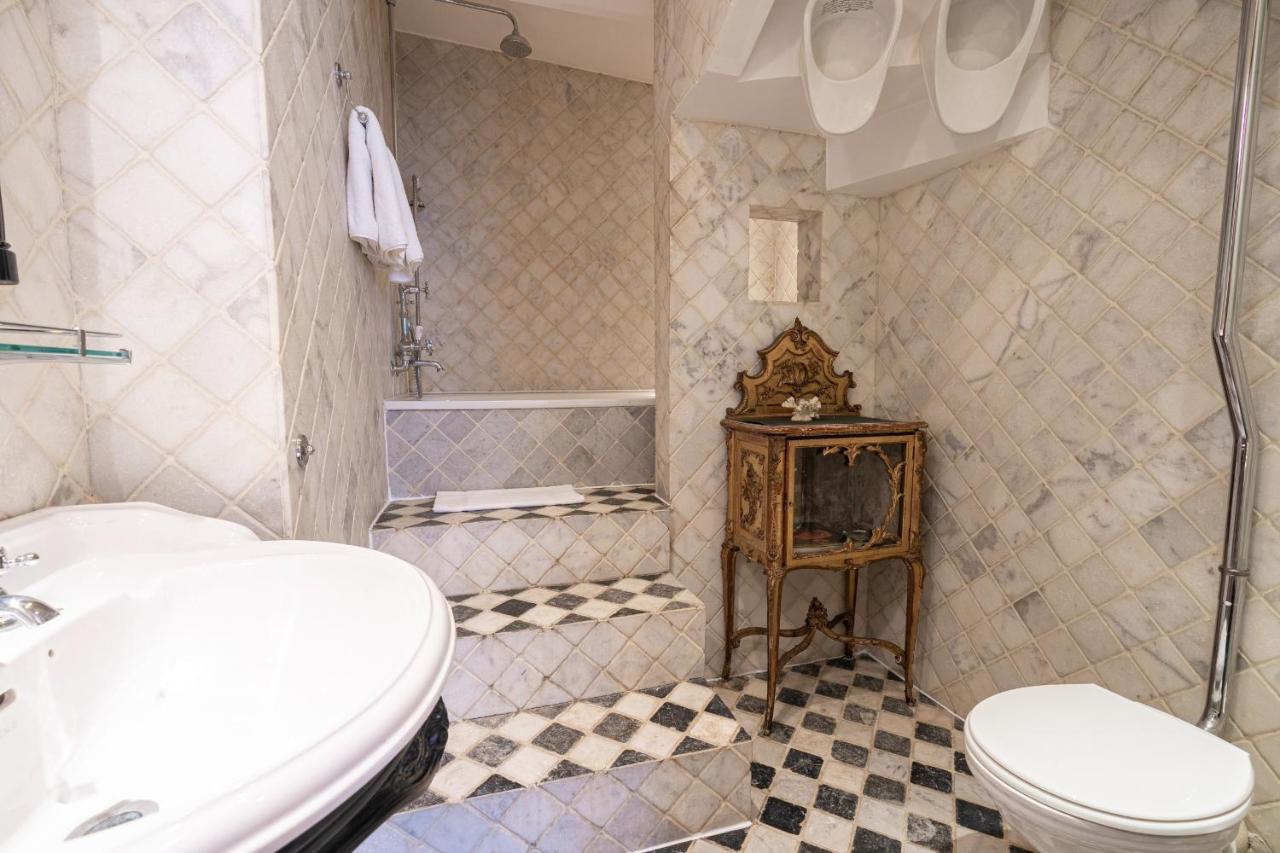 Stone Built Vintage Chic House In The Heart Of Knightsbridge * Londen