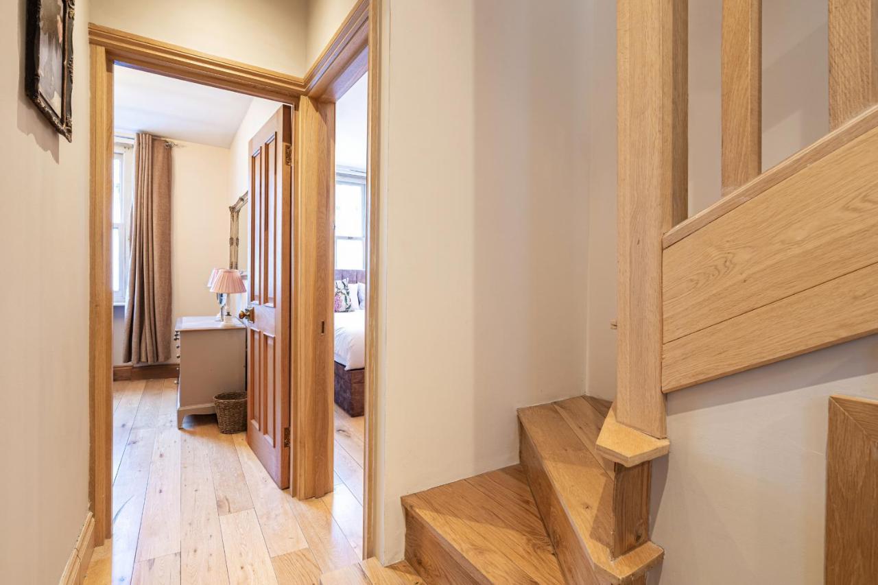 Stone Built Vintage Chic House In The Heart Of Knightsbridge