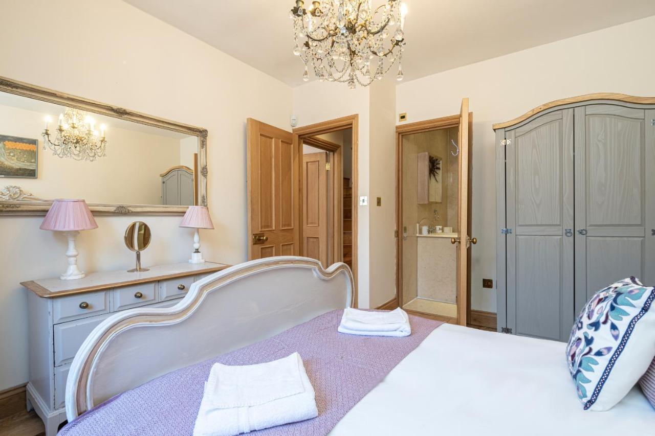 Stone Built Vintage Chic House In The Heart Of Knightsbridge Vakantiehuis Londen