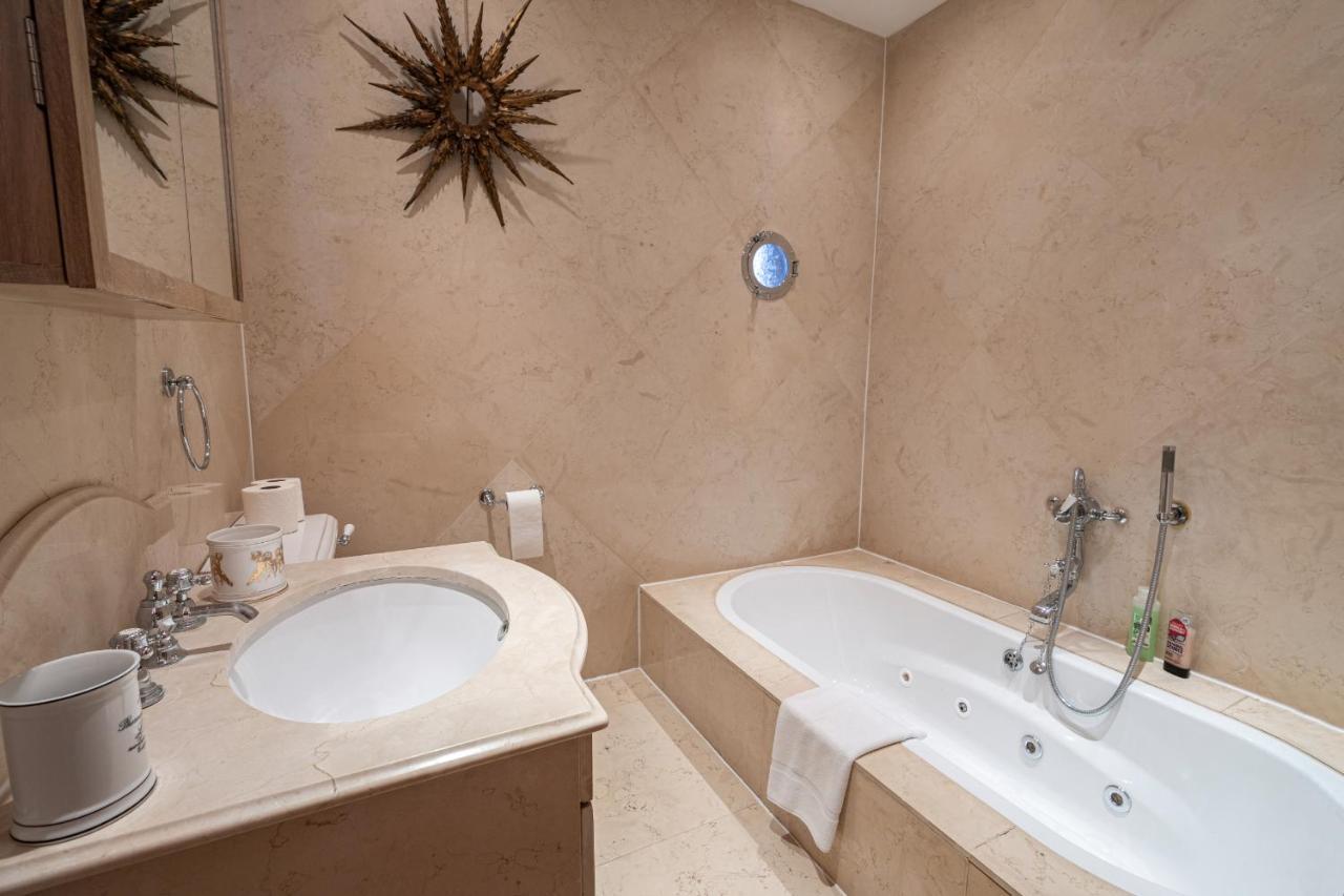 Stone Built Vintage Chic House In The Heart Of Knightsbridge