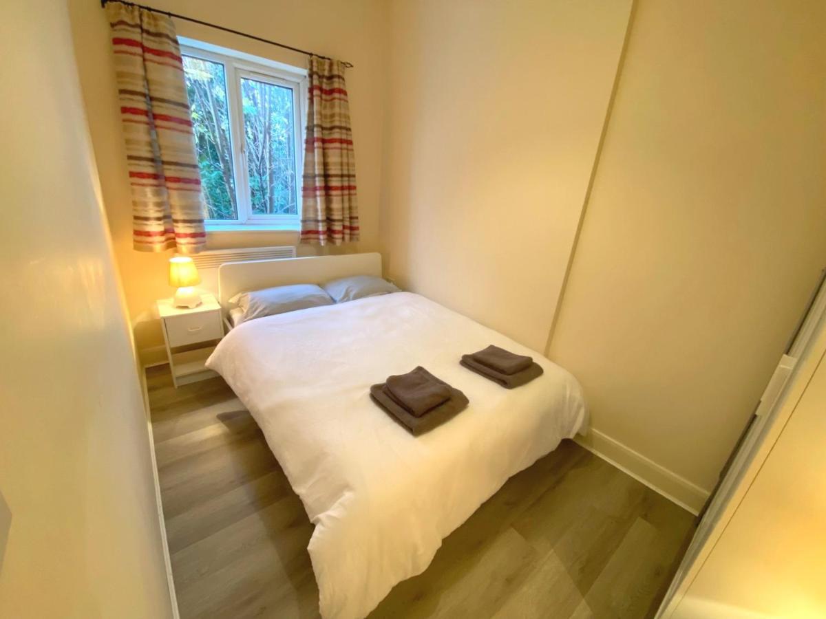 Lovely 1-bedroom Flat In Apartment *