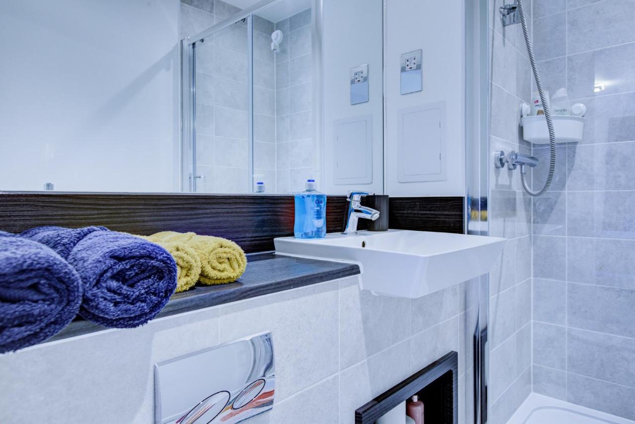 2 Bed 2 Bath Modern In East Acton Appartement Londen
