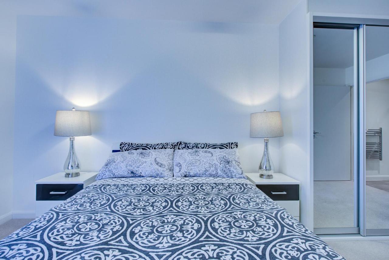 2 Bed 2 Bath Modern In East Acton Appartement Londen