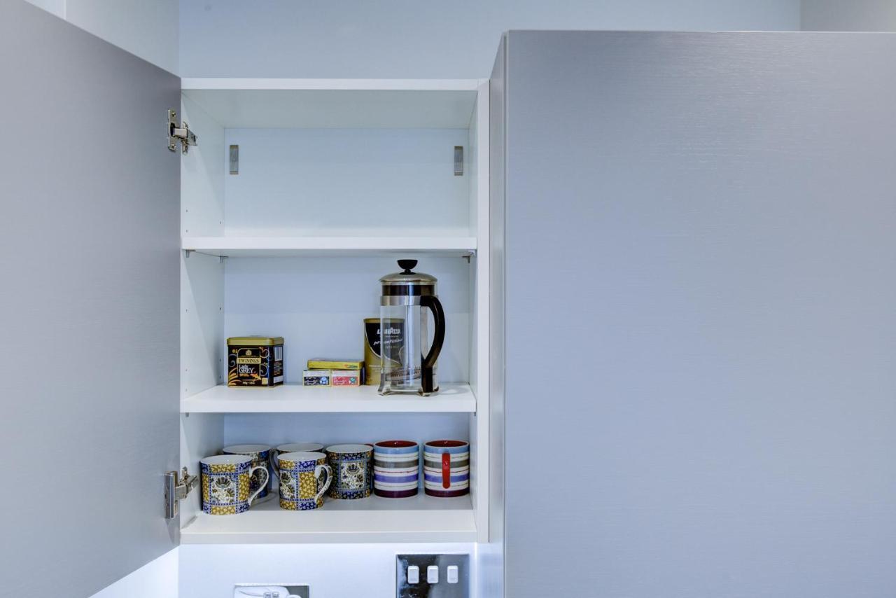 2 Bed 2 Bath Modern In East Acton Londen