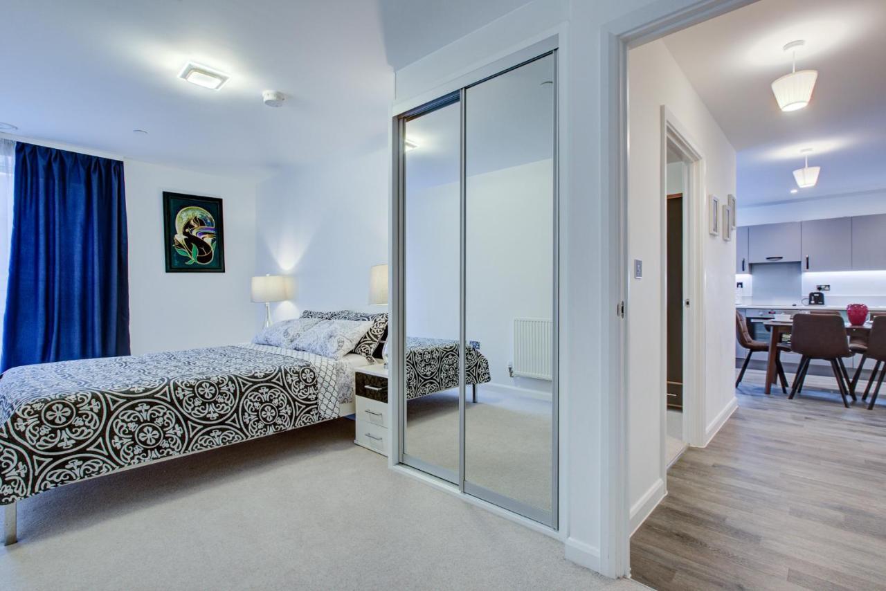2 Bed 2 Bath Modern In East Acton Appartement Londen