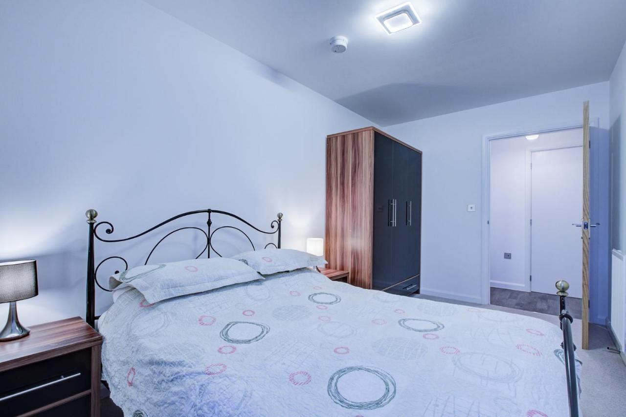 2 Bed 2 Bath Modern In East Acton Appartement Londen