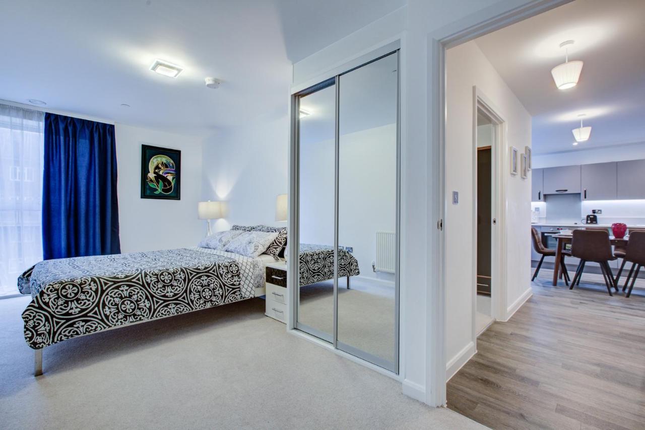 2 Bed 2 Bath Modern In East Acton