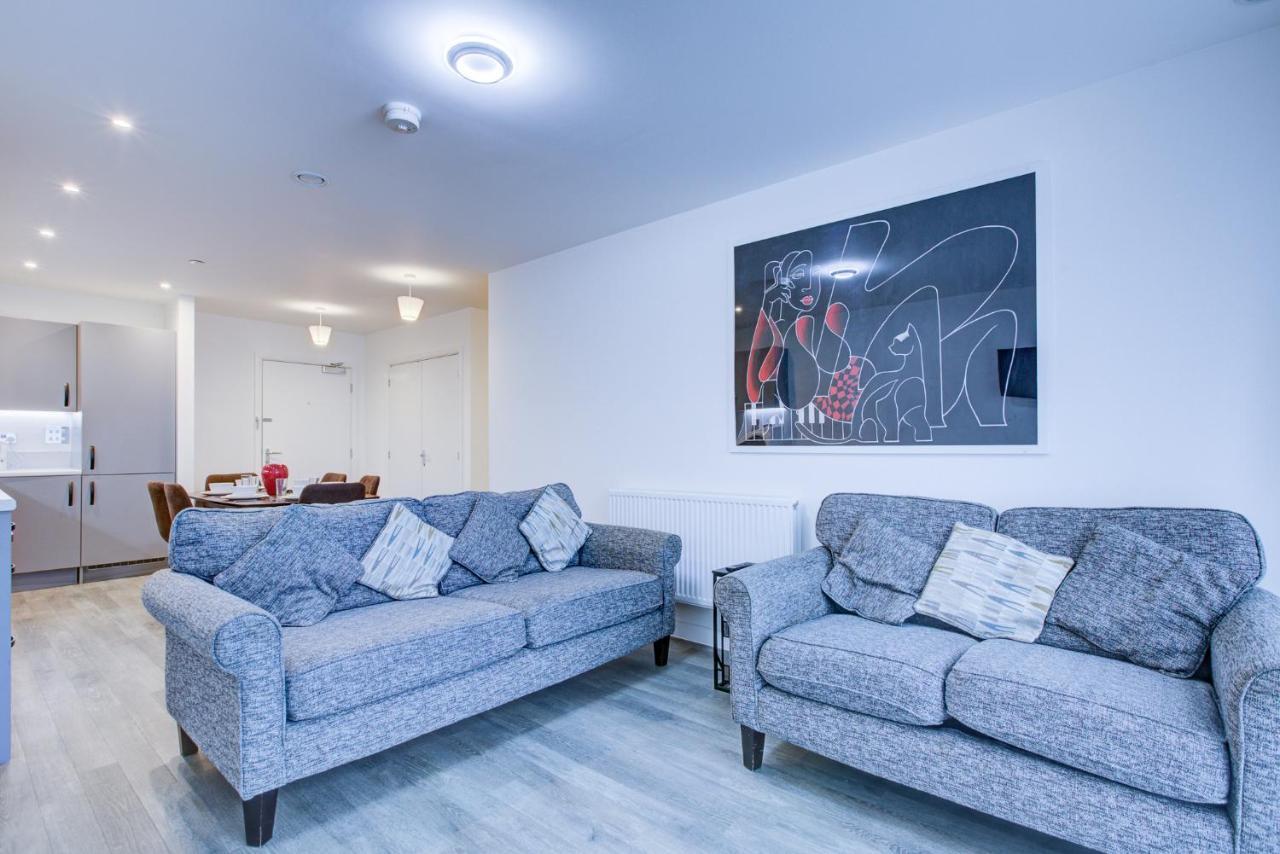 2 Bed 2 Bath Modern In East Acton