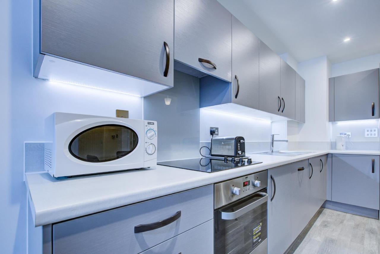 2 Bed 2 Bath Modern In East Acton Londen
