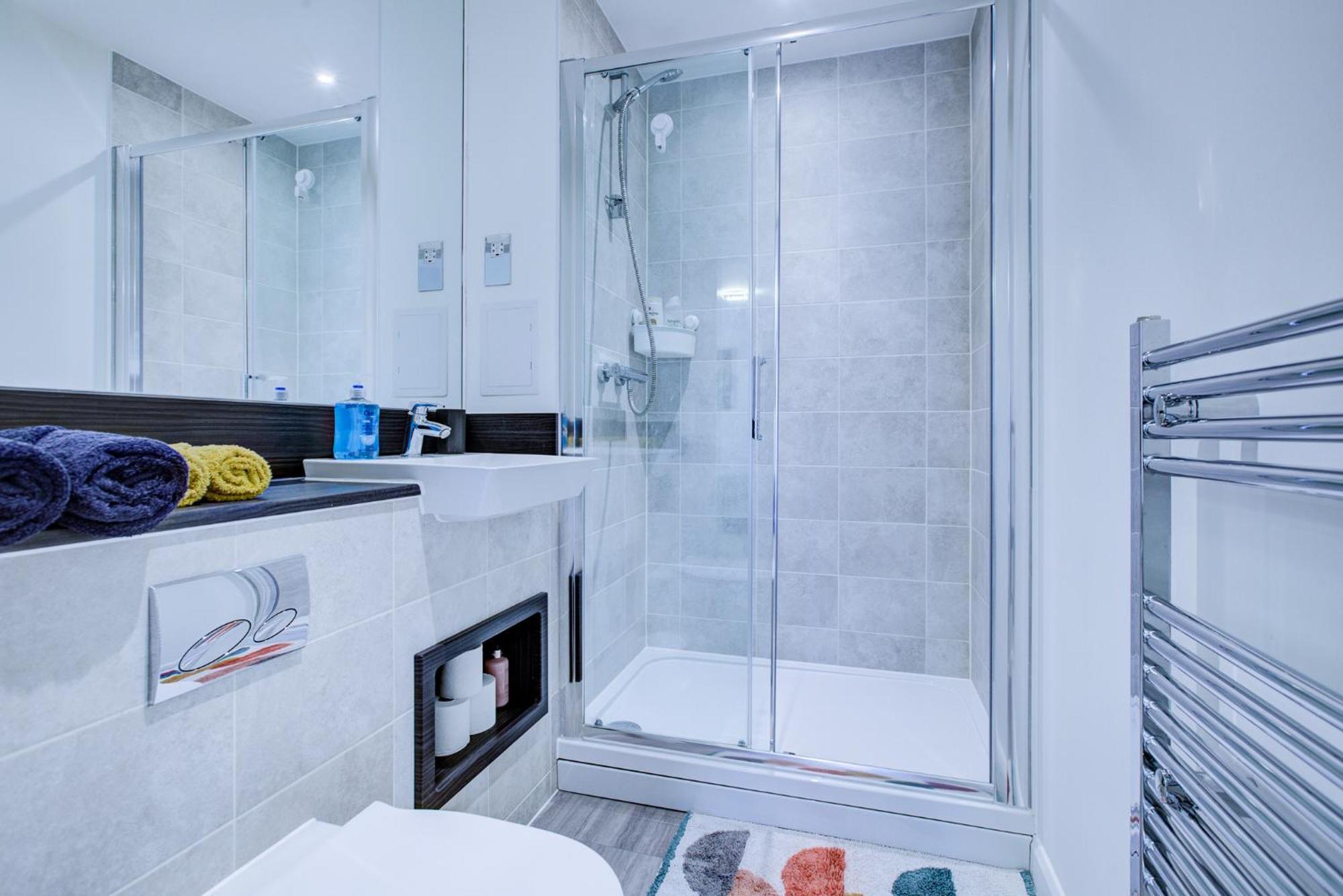 2 Bed 2 Bath Modern In East Acton