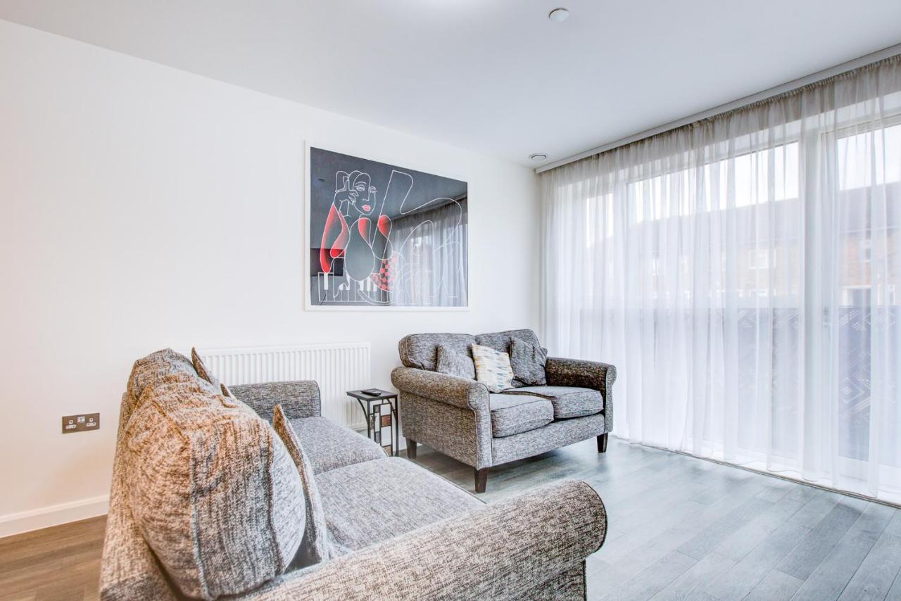 Appartement 2 Bed 2 Bath Modern In East Acton Londen
