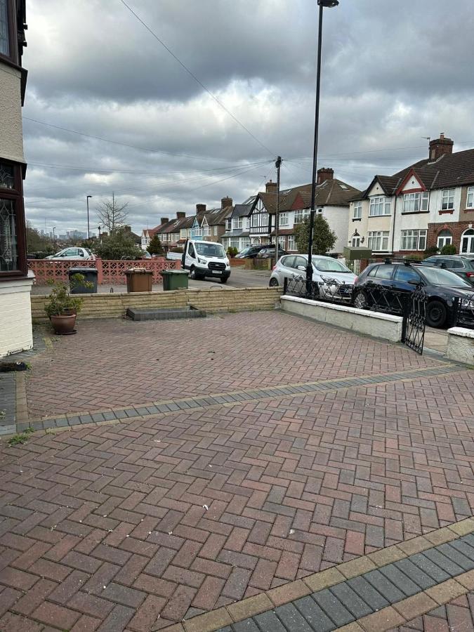 Holiday home Amazing And Romantic O2 Arena 4 Bedrooms House Free Parking London