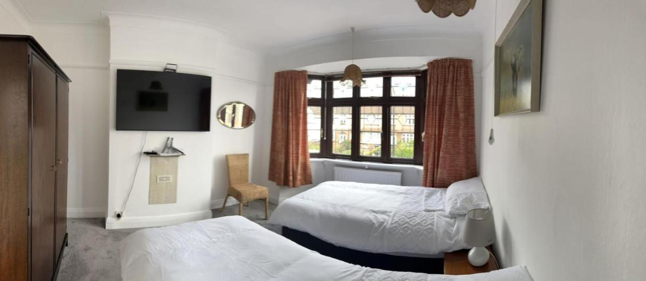 Holiday home Amazing And Romantic O2 Arena 4 Bedrooms House Free Parking *