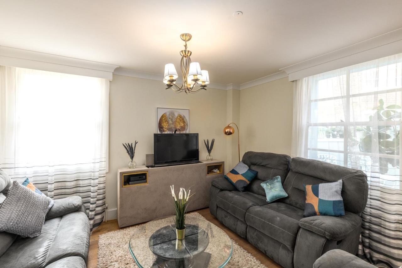 Stunning 3 Bed House With Garden Londen