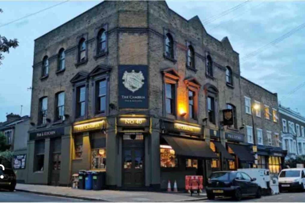Spacious One Bedroom Private Flat In Brixton +wifi Londen