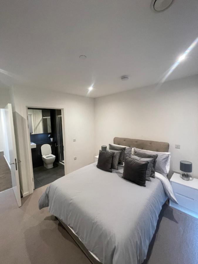 Appartement Immaculate 2bed In London- Views Londen