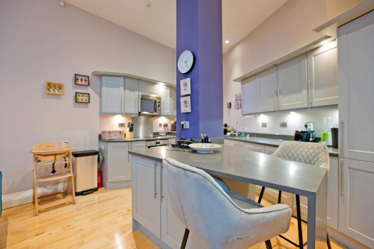 3 Bedroom Modern Mews House * London