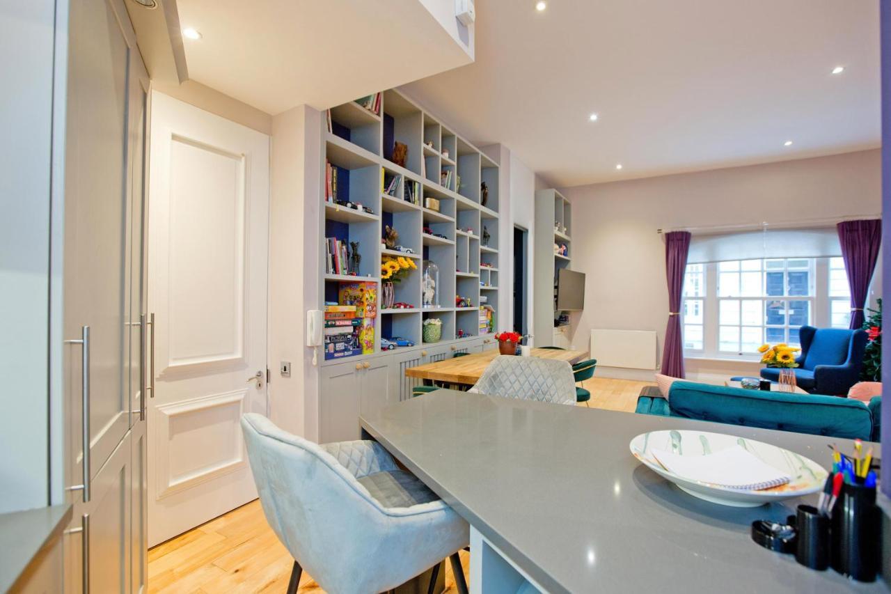 3 Bedroom Modern Mews House Apartment London