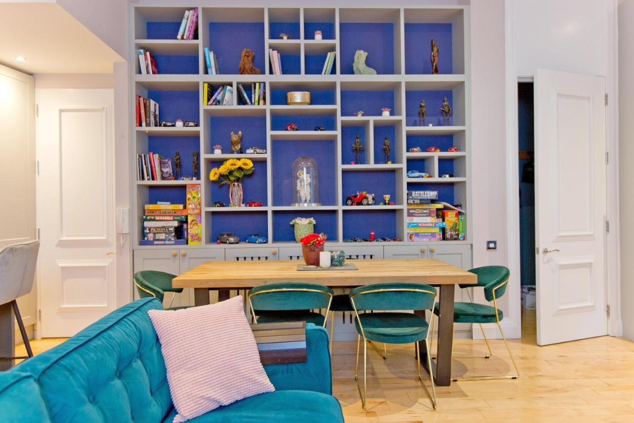 3 Bedroom Modern Mews House Apartment London