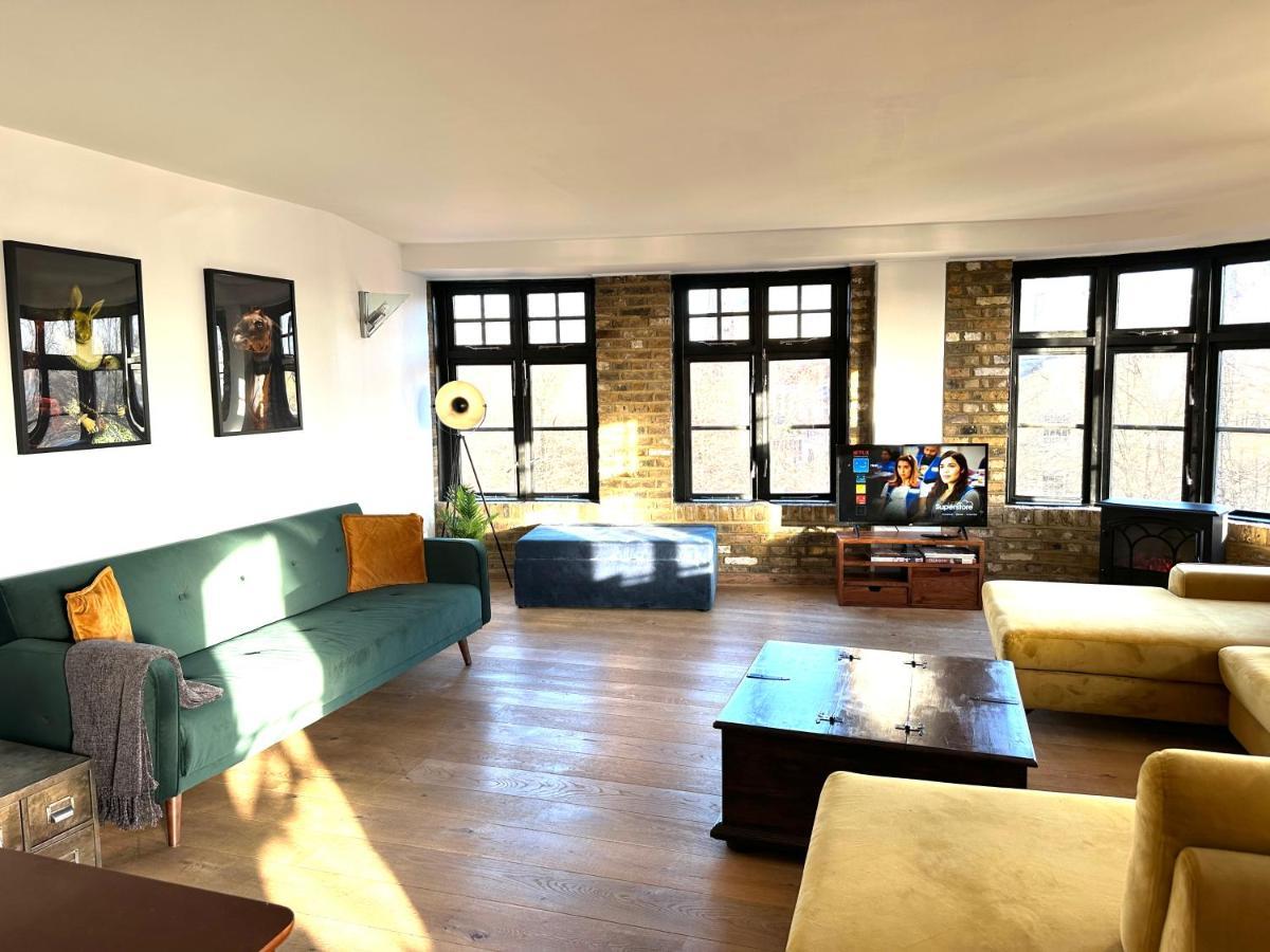 Deluxe Penthouse Riverside View 2 Bedroom Flat With Lift - Old Industrial Factory Warehouse London