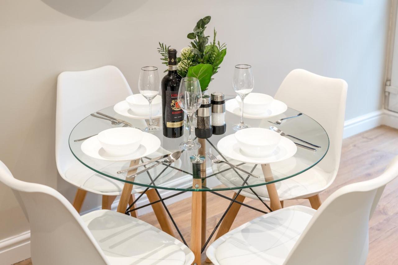 Appartement Westfield 2 Bedroom Near Notting Hill Londen