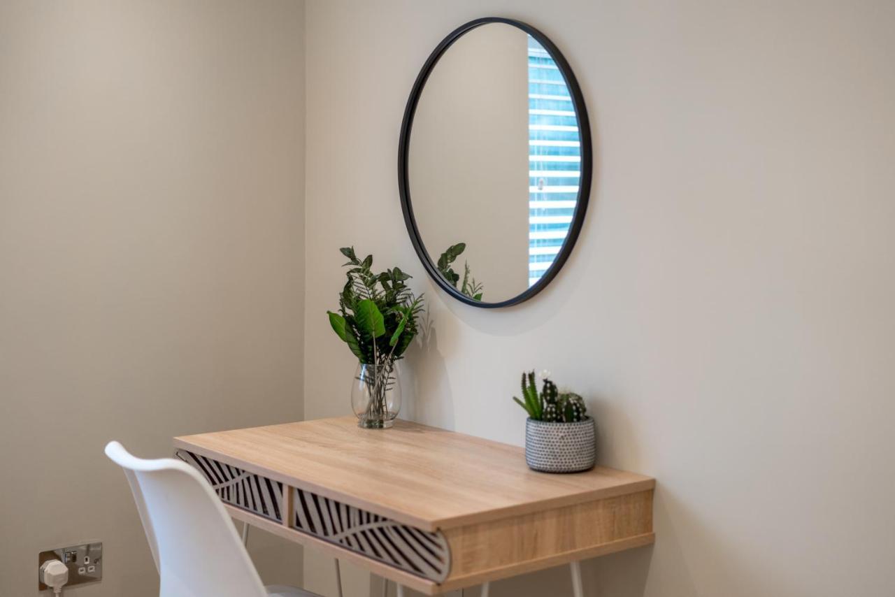 Westfield 2 Bedroom Near Notting Hill * Londen