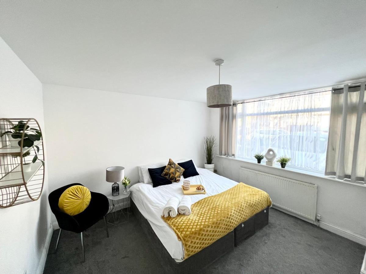 Сasa de vacaciones 3 Cosy Homes Walking Distance To Mall With Parking Available To Book Separately 3 Bed House Or 1 Bed Or *