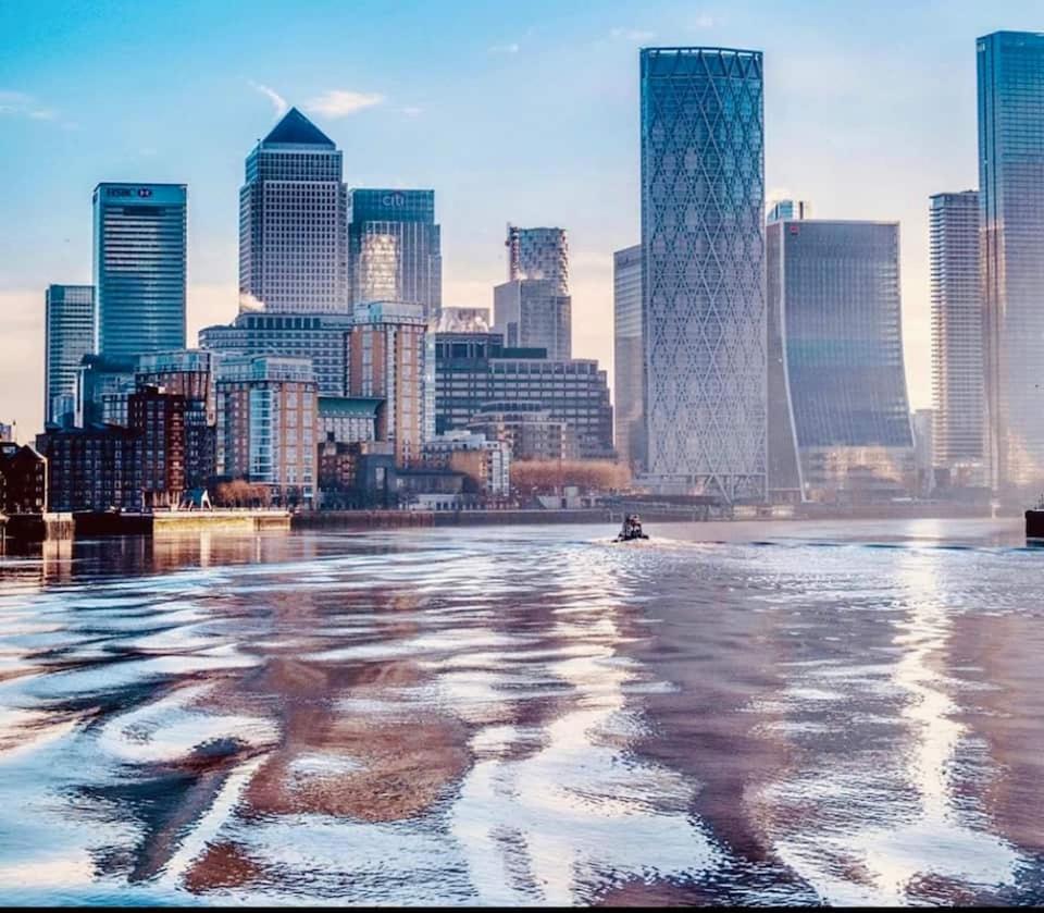 Canary Wharf Luxury Apartment *