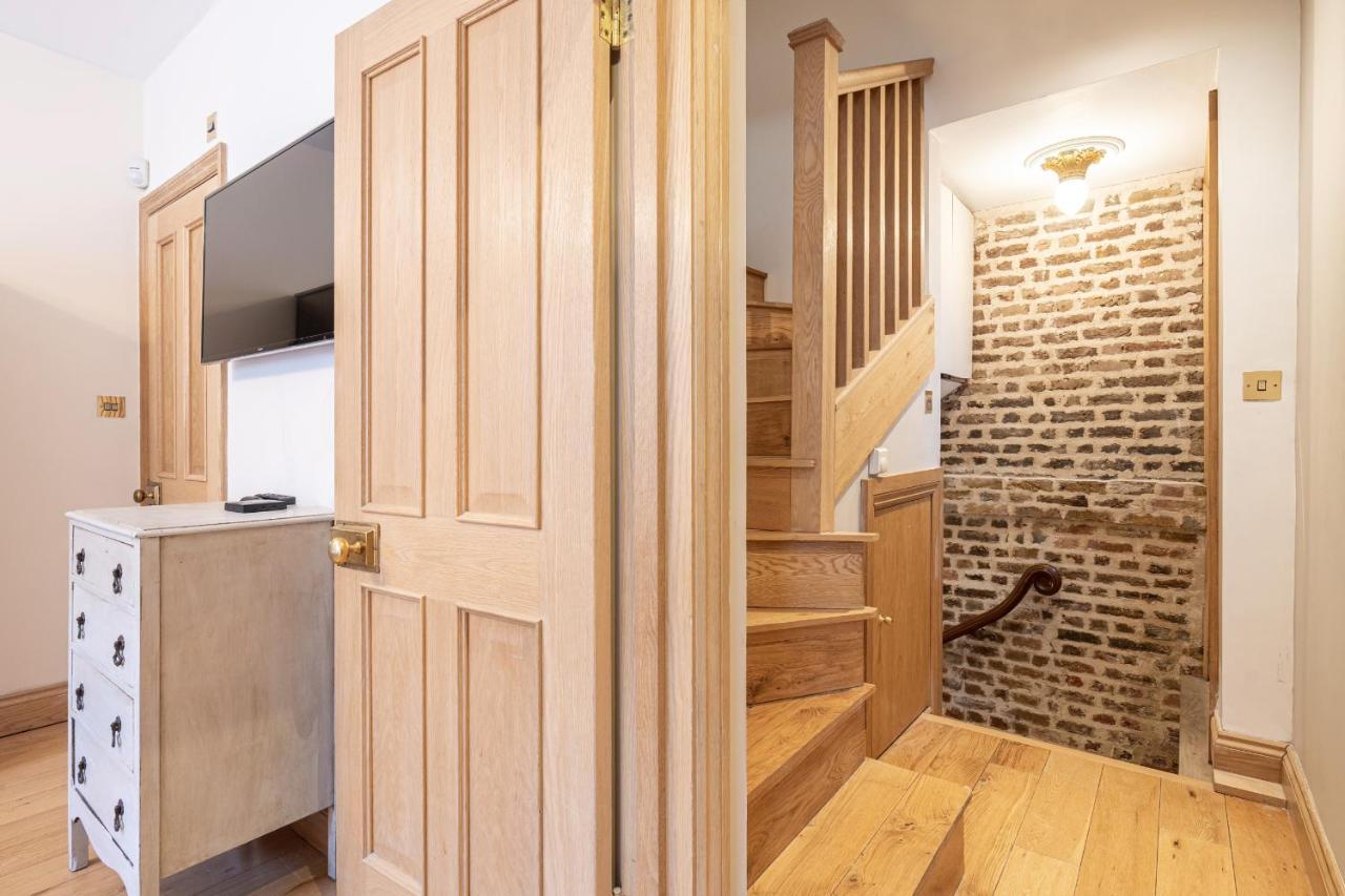 Stone Built Vintage Chic House In The Heart Of Knightsbridge Vakantiehuis Londen