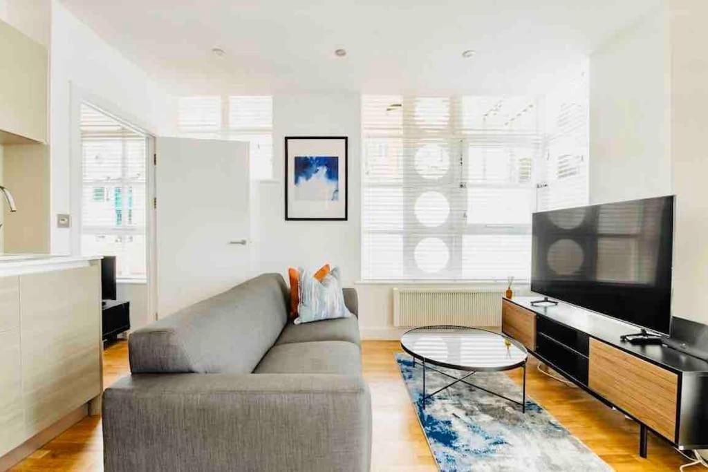 Canary Wharf Luxury Apartment