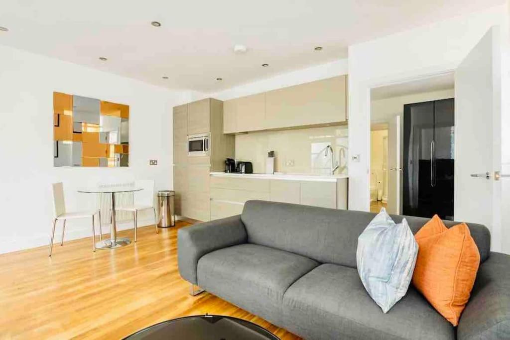 Canary Wharf Luxury Apartment
