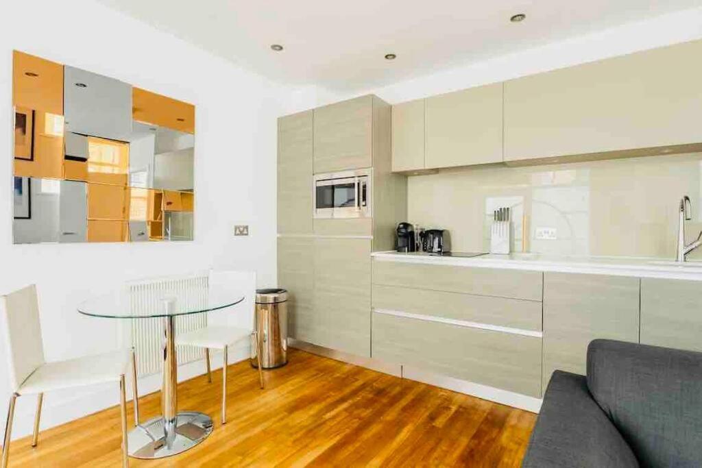 Canary Wharf Luxury Apartment