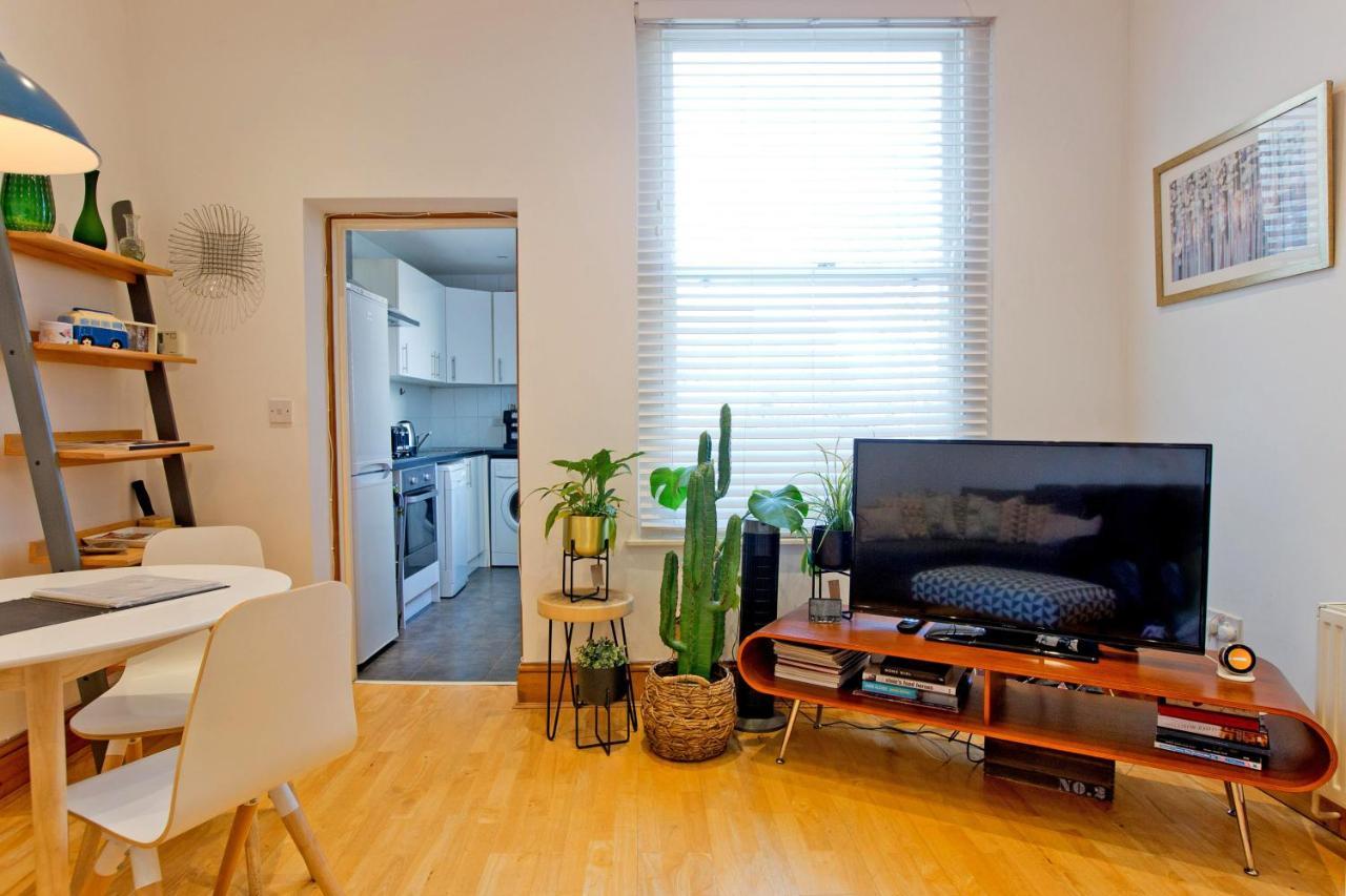Spacious Highbury Fields 1 Bedroom - Parking By Request Apartment
