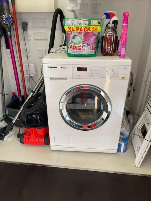 Large Luxury Penthouse With Free Parking Garage Apartment London