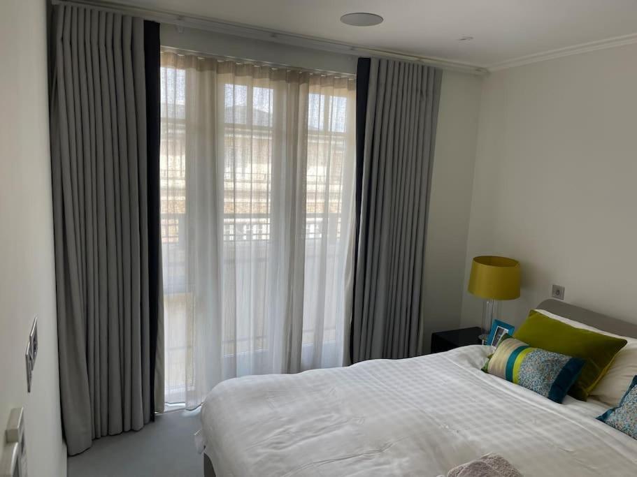 Large Luxury Penthouse With Free Parking Garage