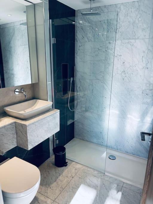 Apartment Large Luxury Penthouse With Free Parking Garage