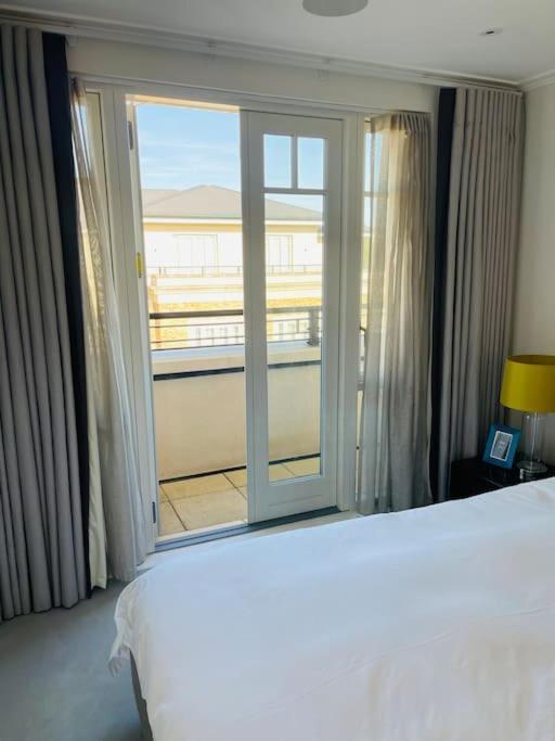 Large Luxury Penthouse With Free Parking Garage * London
