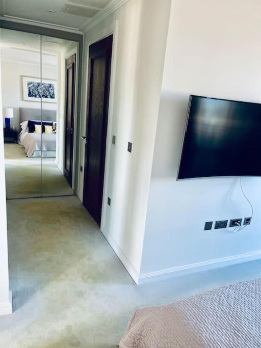 Apartment Large Luxury Penthouse With Free Parking Garage